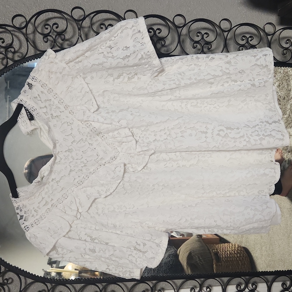 Torrid size 1 white vintage lace top